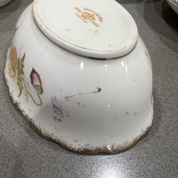 Vintage Royal Albert Crown China Poppies Tea Set – Service for 4 – Hand Painted - Picture 7 of 16